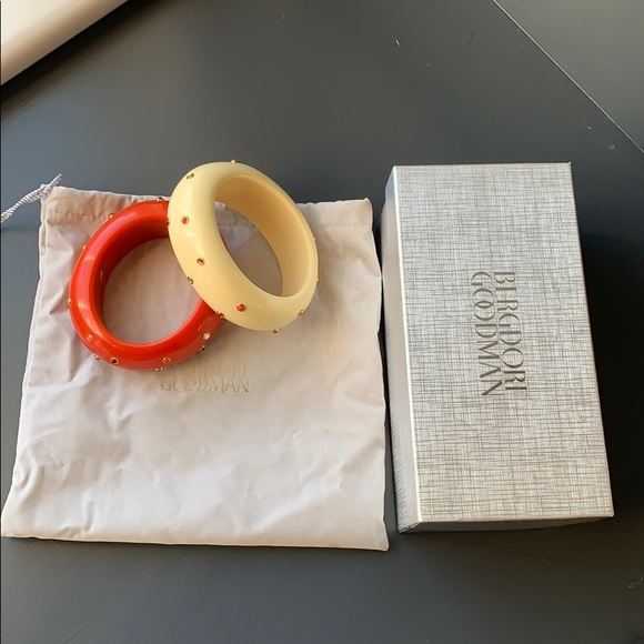 2 jeweled Bracelets - Picture 5 of 9